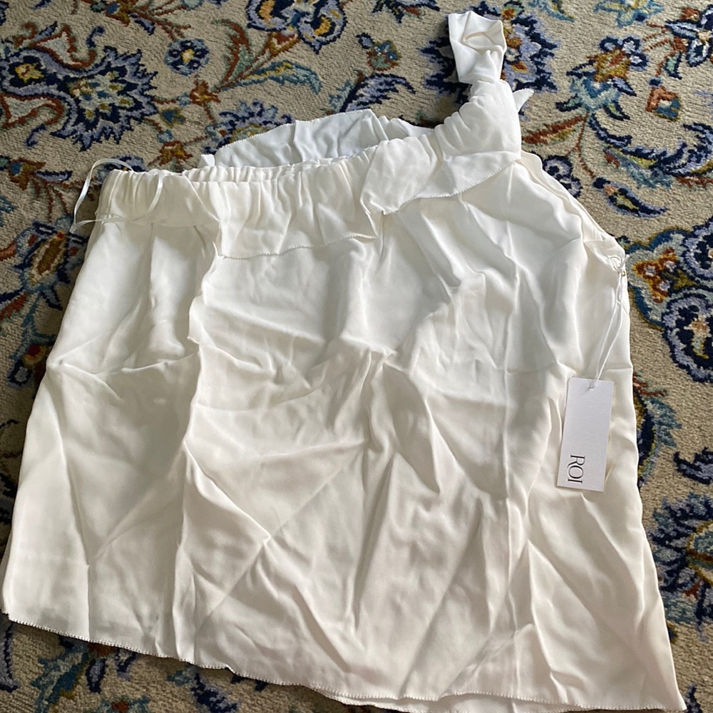 Roi medium (runs large) one shoulder rayon ivory blouse
